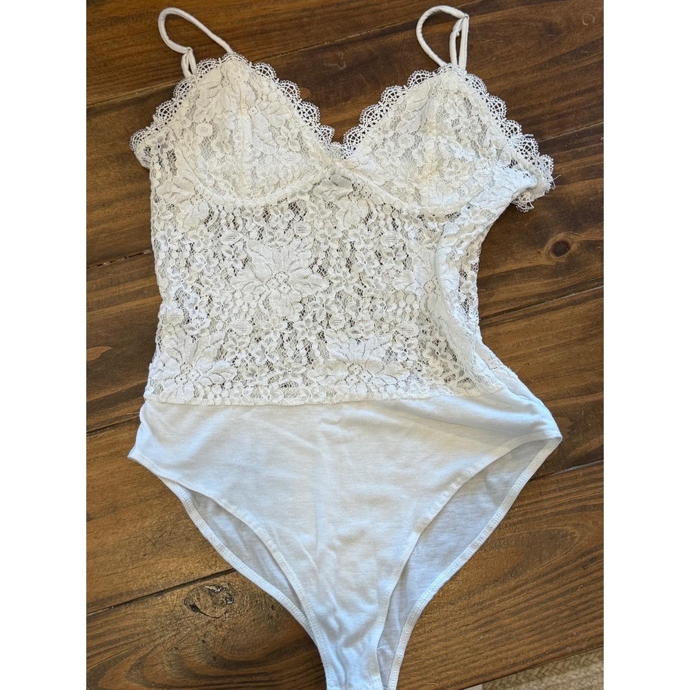 FOREVER 21 Womens Size M White Lace‎ Thong Bodysuit Adjustable Strap